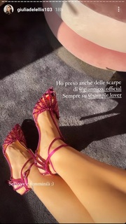 Giulia De Lellis feet photo thumbnail