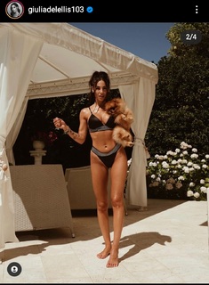 Giulia De Lellis feet photo thumbnail