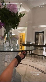 Giulia De Lellis feet photo thumbnail
