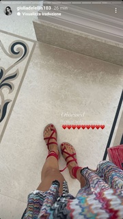 Giulia De Lellis feet photo thumbnail
