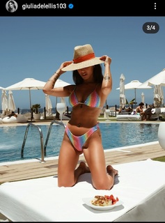 Giulia De Lellis feet photo thumbnail