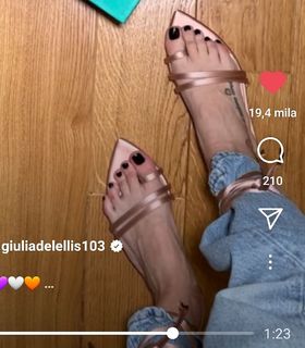 Giulia De Lellis feet photo thumbnail