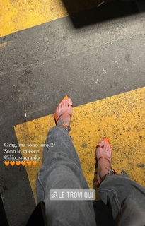 Giulia De Lellis feet photo thumbnail