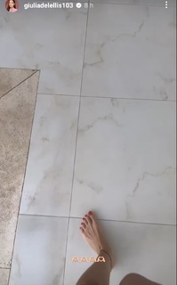 Giulia De Lellis feet photo thumbnail