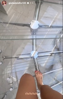 Giulia De Lellis feet photo thumbnail