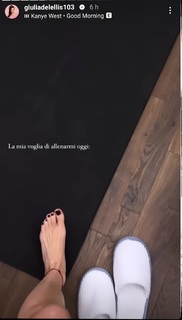 Giulia De Lellis feet photo thumbnail