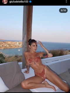 Giulia De Lellis feet photo thumbnail