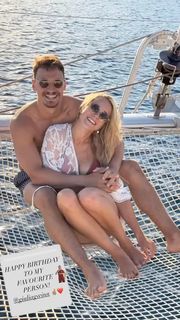 Giulia Gwinn feet photo thumbnail