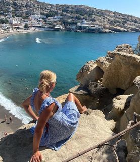 Giulia Gwinn feet photo thumbnail