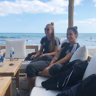 Giulia Gwinn feet photo thumbnail