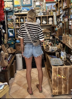 Giulia Gwinn feet photo thumbnail