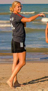 Giulia Gwinn feet photo thumbnail