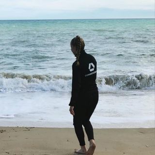 Giulia Gwinn feet photo thumbnail