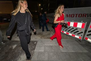 Giulia Gwinn feet photo thumbnail