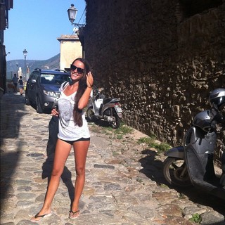 Giulia Penna feet photo thumbnail