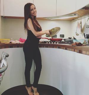 Giulia Penna feet photo thumbnail