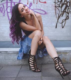 Giulia Penna feet photo thumbnail