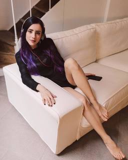 Giulia Penna feet photo thumbnail