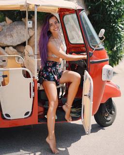 Giulia Penna feet photo thumbnail