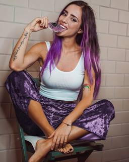 Giulia Penna feet photo thumbnail