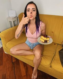 Giulia Penna feet photo thumbnail