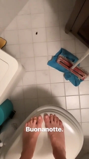 Giulia Penna feet photo thumbnail