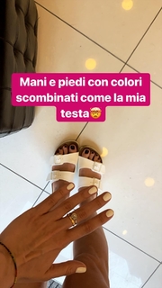 Giulia Penna feet photo thumbnail