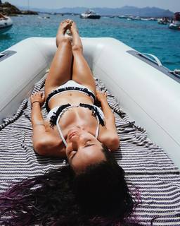Giulia Penna feet photo thumbnail