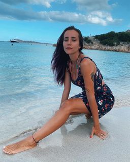 Giulia Penna feet photo thumbnail