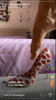 Giulia Penna feet photo thumbnail
