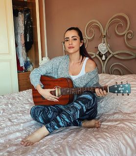 Giulia Penna feet photo thumbnail