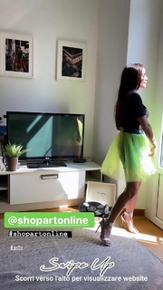 Giulia Penna feet photo thumbnail