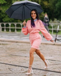 Giulia Penna feet photo thumbnail