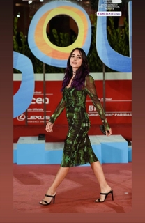 Giulia Penna feet photo thumbnail
