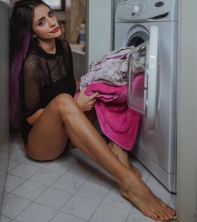 Giulia Penna feet photo thumbnail