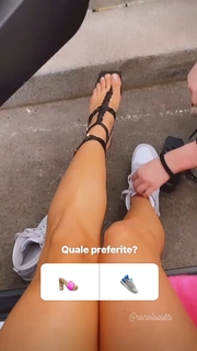 Giulia Penna feet photo thumbnail