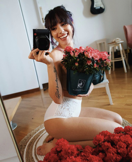 Giulia Penna feet photo thumbnail