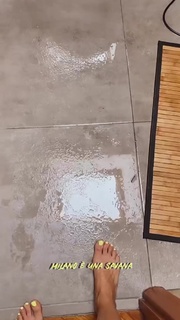 Giulia Penna feet photo thumbnail