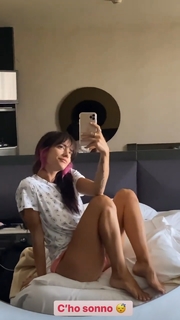 Giulia Penna feet photo thumbnail