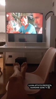Giulia Penna feet photo thumbnail