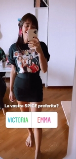 Giulia Penna feet photo thumbnail