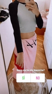 Giulia Penna feet photo thumbnail