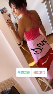 Giulia Penna feet photo thumbnail