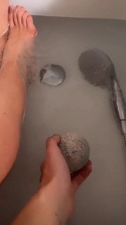 Giulia Penna feet photo thumbnail