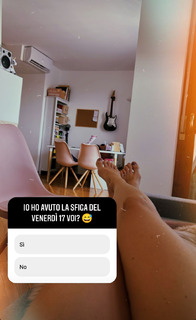 Giulia Penna feet photo thumbnail