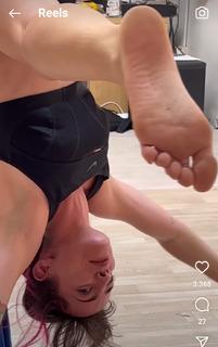 Giulia Penna feet photo thumbnail