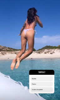 Giulia Penna feet photo thumbnail