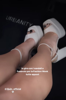 Giulia Penna feet photo thumbnail