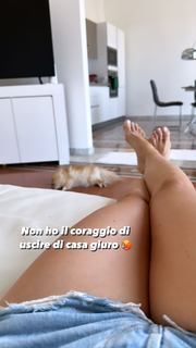 Giulia Penna feet photo thumbnail