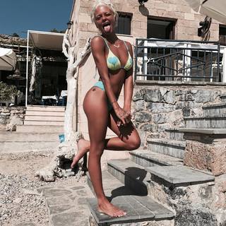 Giulia Provvedi feet photo thumbnail